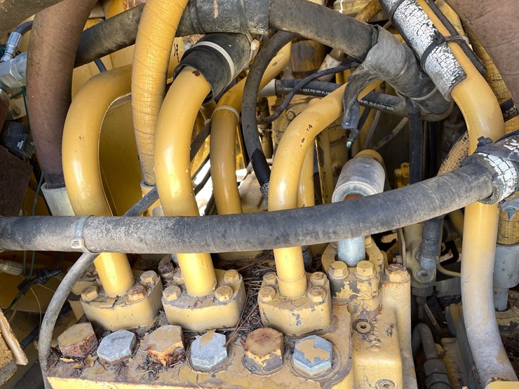 caterpillar-225-image-37