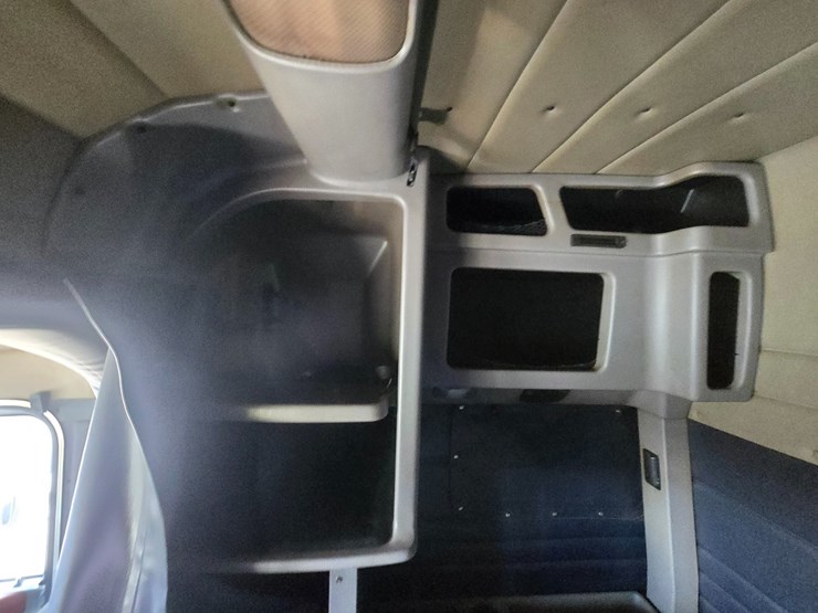 2005-peterbilt-379-image-76