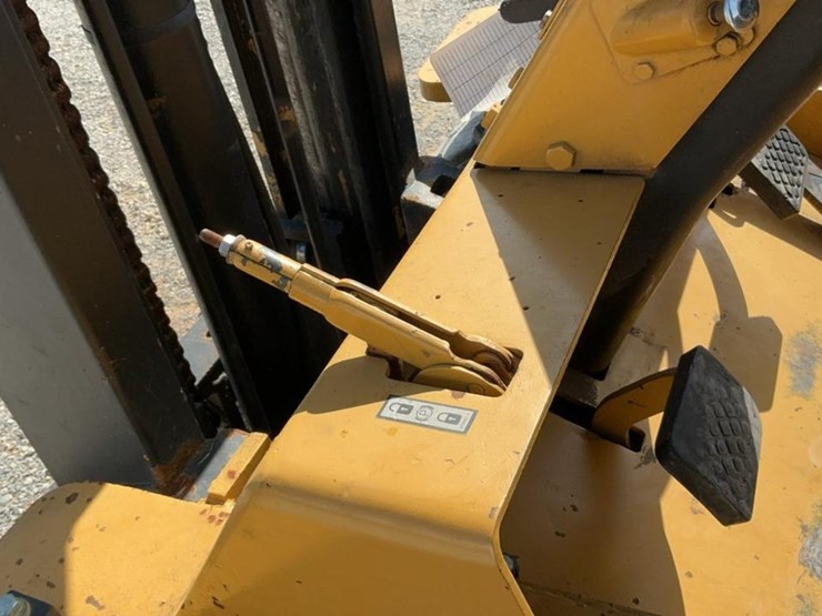 1976-caterpillar-v80c-image-16