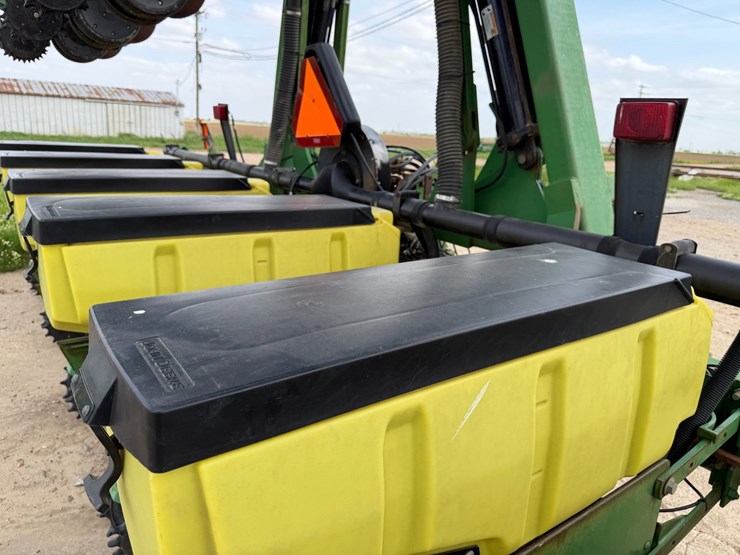 john-deere-1720-image-31