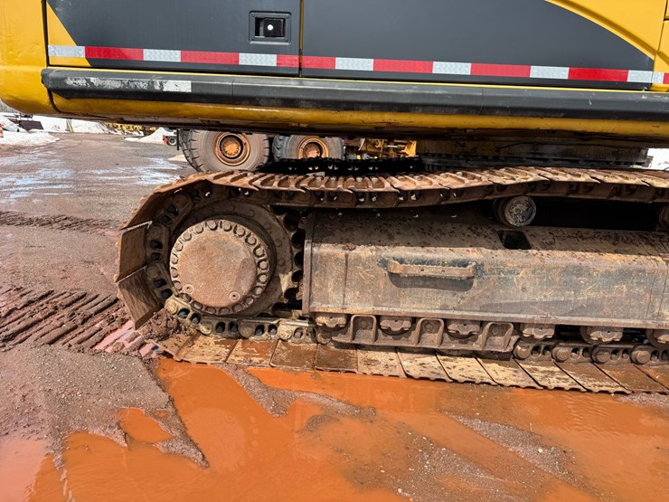 caterpillar-330d-image-128