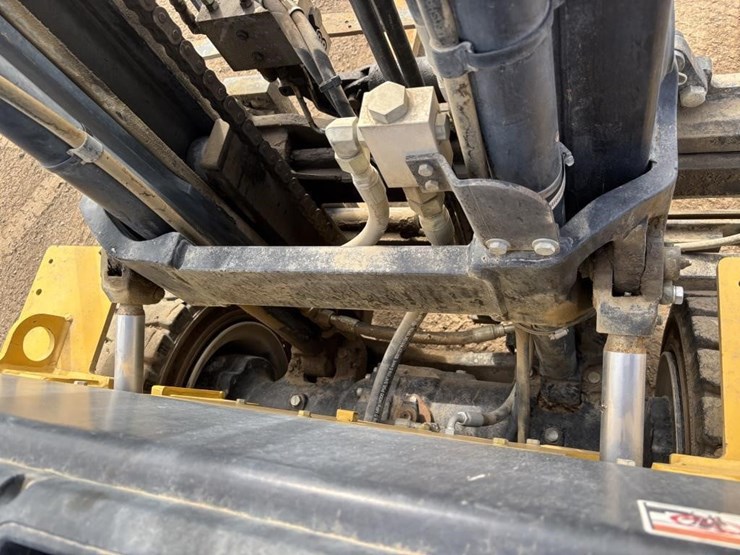 2015-yale-gdp80-forklift-image-15