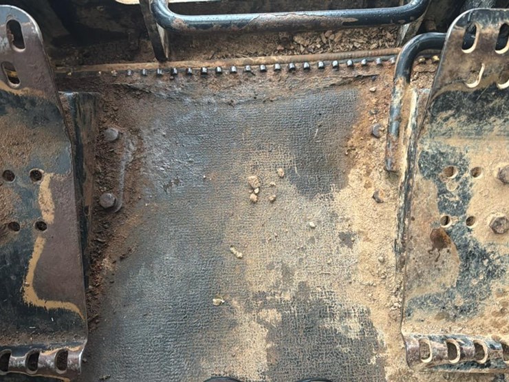 2010-tigercat-lx822c-image-45