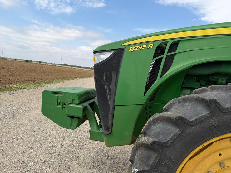2012-john-deere-8235r-image-32