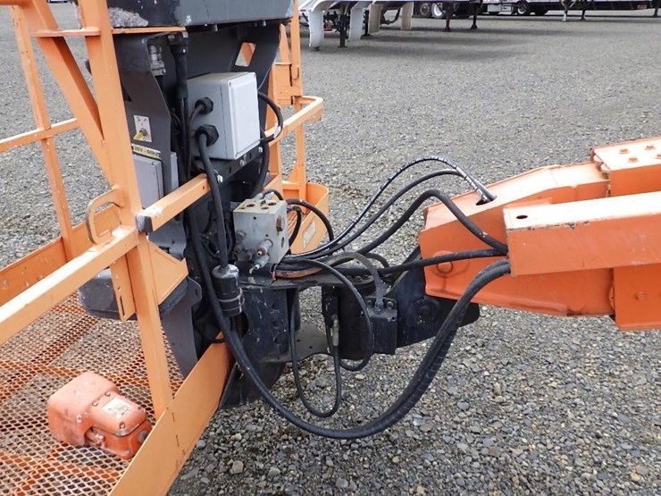 2008-jlg-800s-image-21
