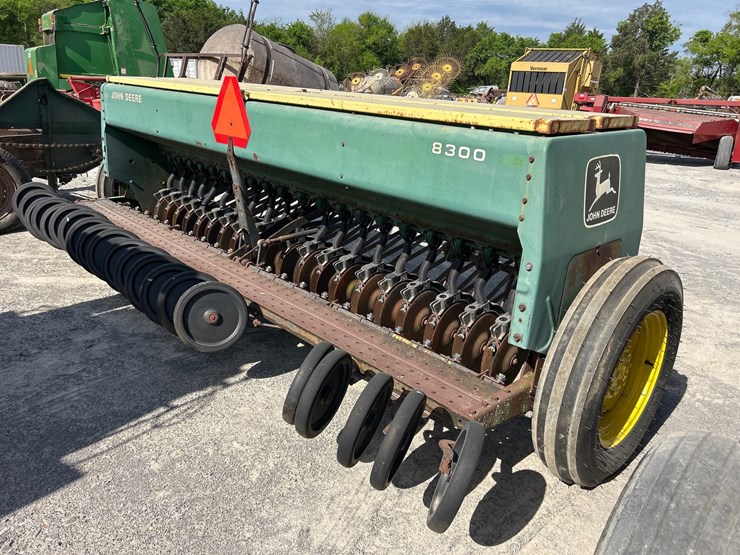 john-deere-8300-image-4