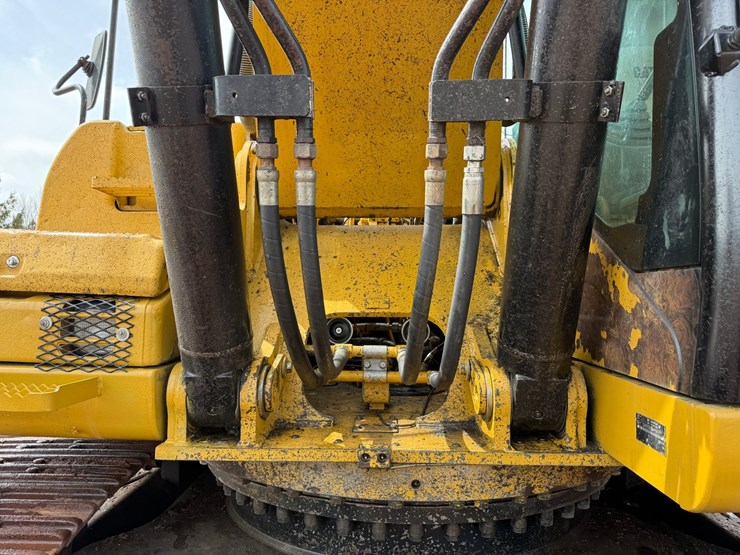 caterpillar-330d-image-26