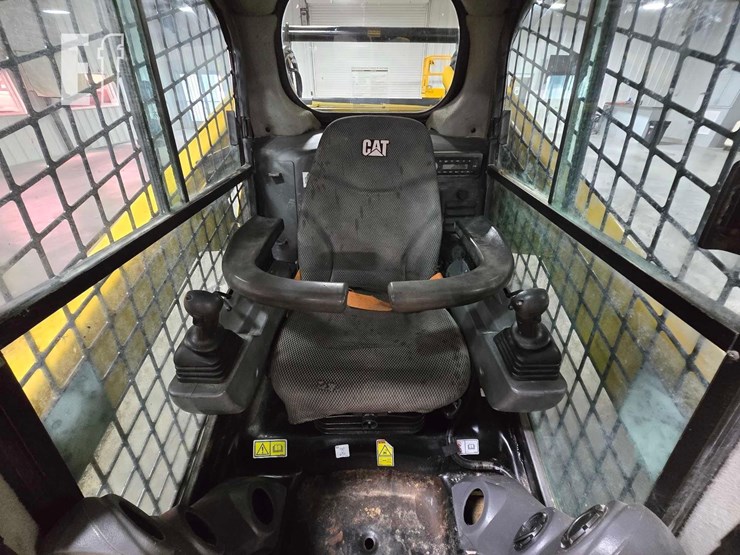 2022-caterpillar-262d3-image-11