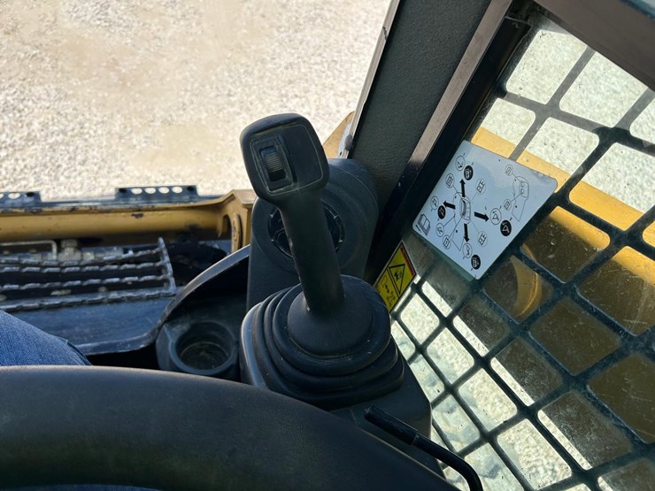 caterpillar-259d-image-22