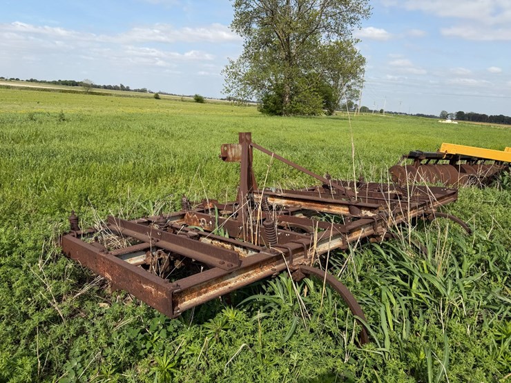 #45299-•-12'-chisel-plow-image-4