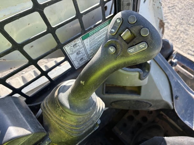 2018-bobcat-t740-image-18