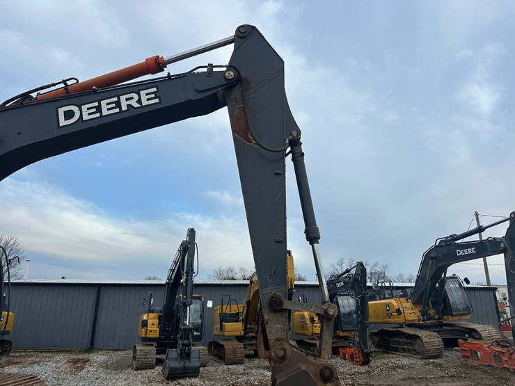 2013-deere-350g-lc-image-25