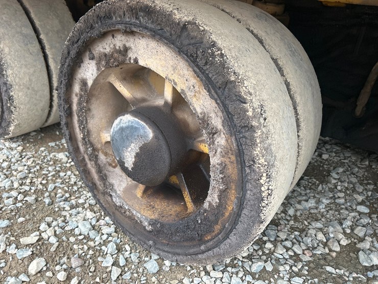 caterpillar-ap-600d-image-59