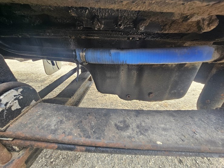 2012-peterbilt-384-image-71