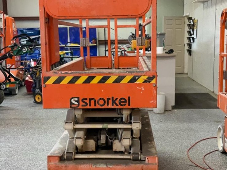 #423-•-2019-snorkel-19'-scissor-lift-image-3