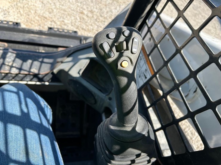 2015-bobcat-t590-image-20