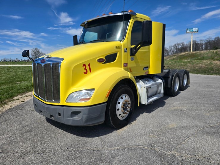 2017-peterbilt-579-image-3