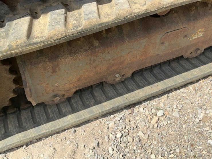 2017-takeuchi-tb240-image-54