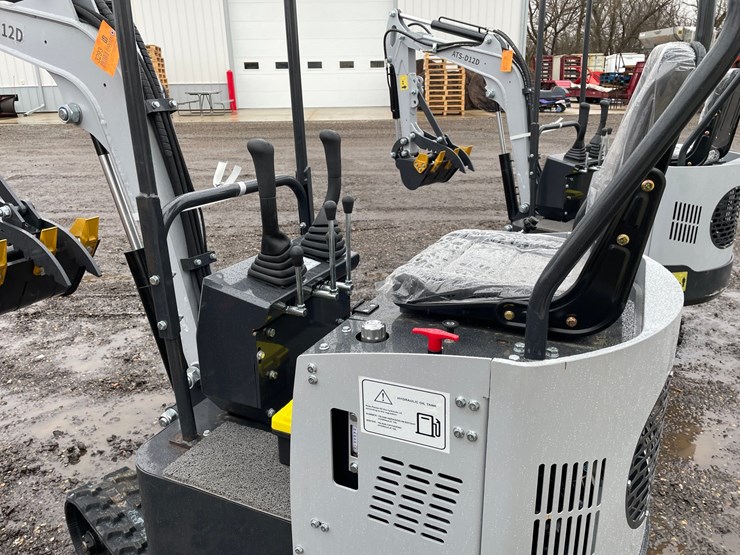 #3293-•-2026-ats-d12d-mini-excavator-image-11