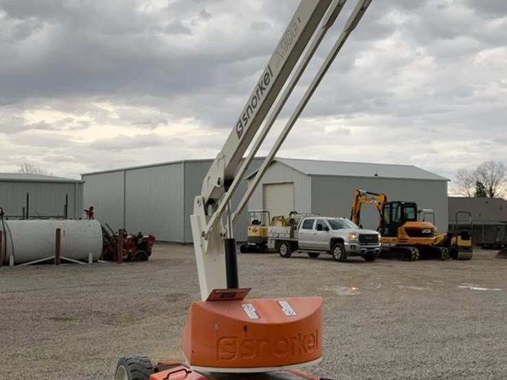 #309-•-2019-snorkel-38'-articulating-lift-image-9