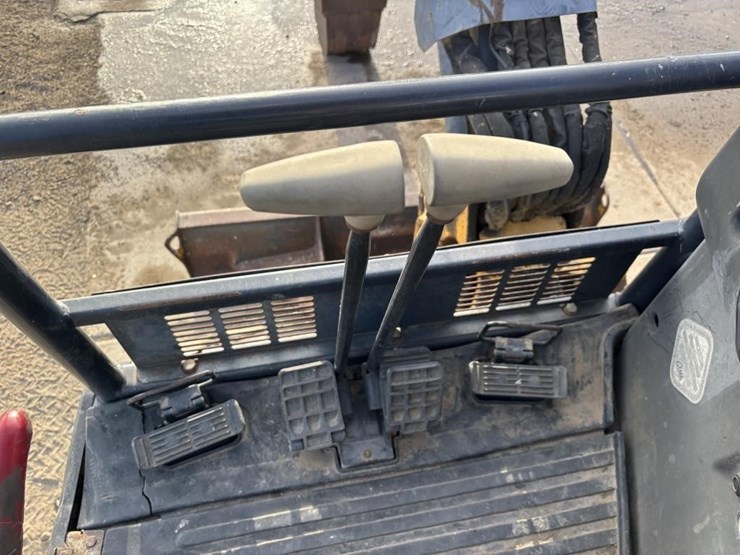 2006-deere-27d-image-23