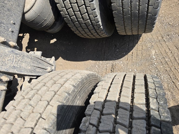 2017-peterbilt-348-image-71