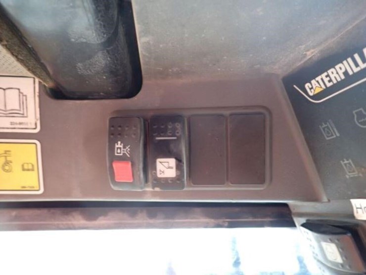 2010-caterpillar-232b-image-16