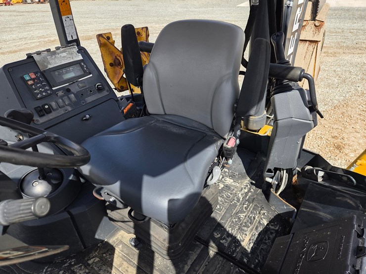 2019-deere-310-image-61