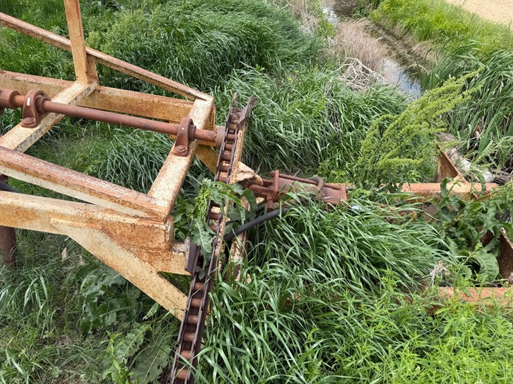 #45268-•-levee-trencher-image-8