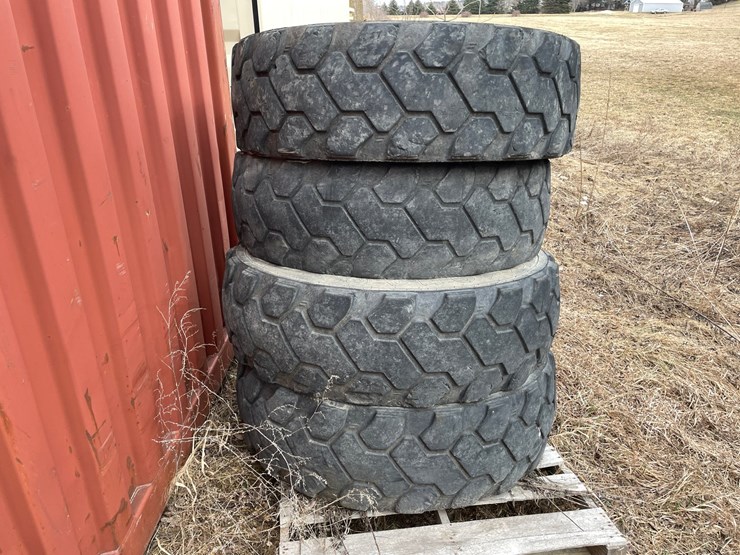 #7541-•-set-of-(4)-firestone-brand-telehandler-tires-on-rims-image-2
