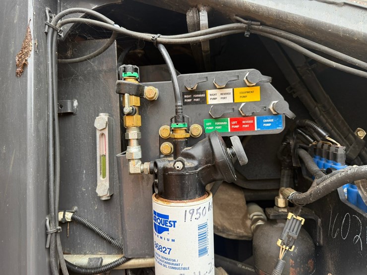 2016-case-1650m-image-56