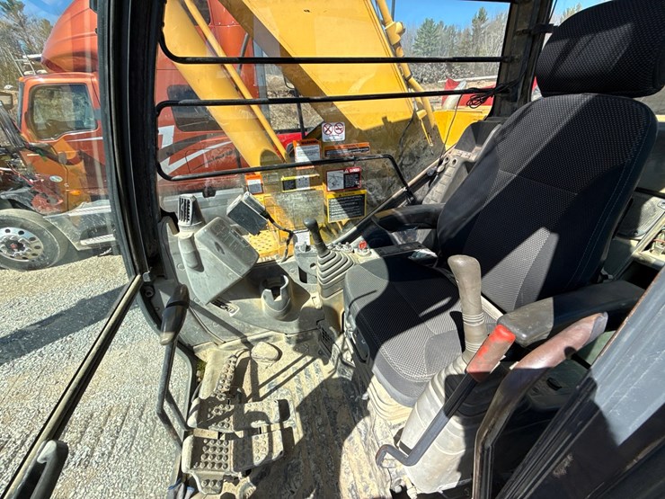 2009-deere-225-lc-image-57