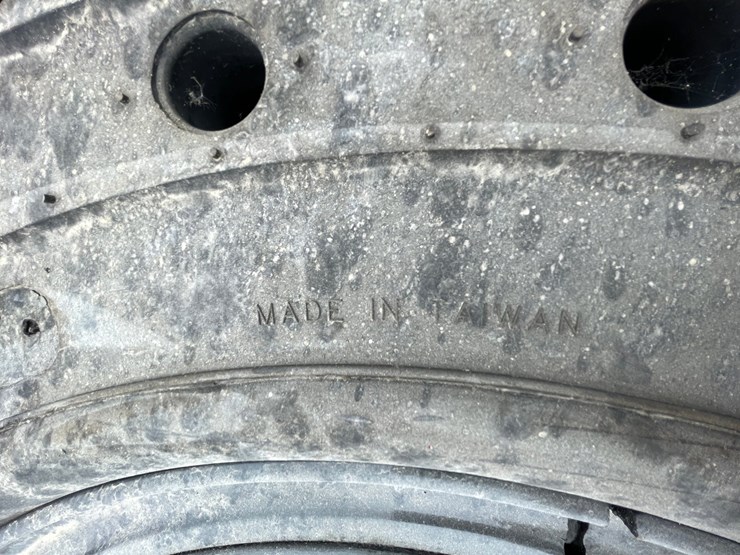 #7538-•-set-of-(4)-new-maximizer-brand-airless-telehandler-tires-on-rims-image-14