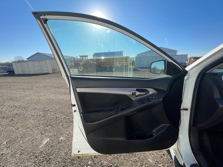 #2849-•-2008-pontiac-vibe-awd-hatchback-(has-wi-title)-image-18