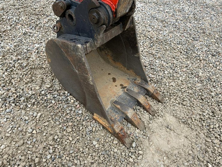 2016-kubota-kx040-4-image-8