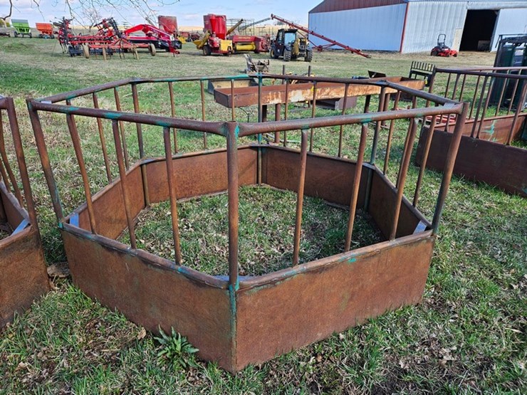 #544-•-round-bale-feeder-image-3