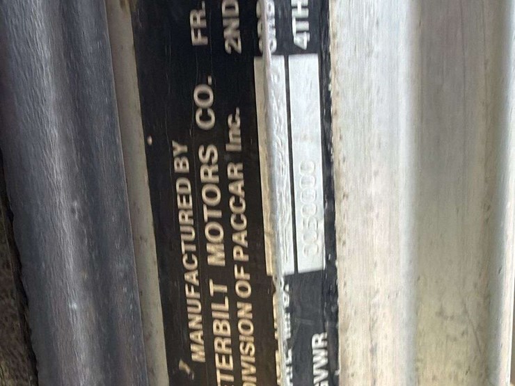 1990-peterbilt-377-image-50