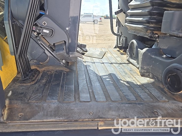 2019-deere-670g-image-103