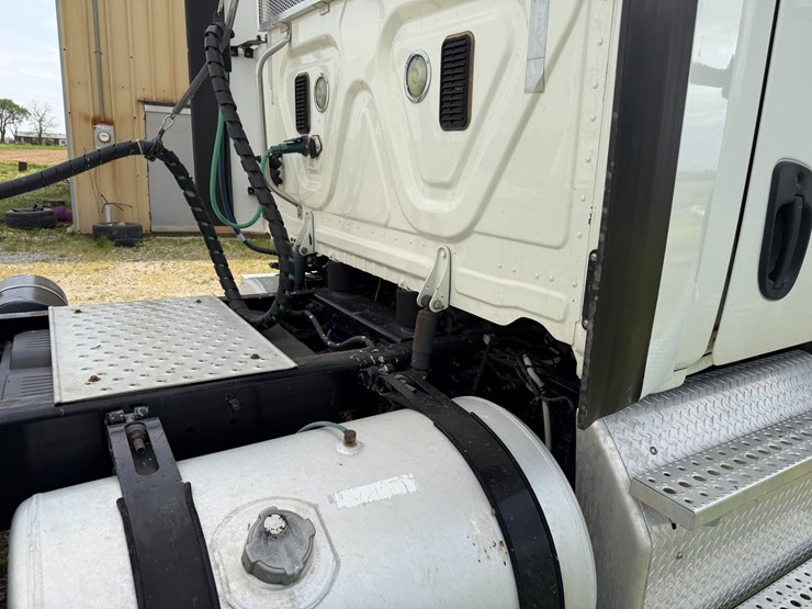 #45283-•-2016-freightliner-cascadia-daycab-truck-tractor-vin:-3akjgedv9gsgy4090-image-40