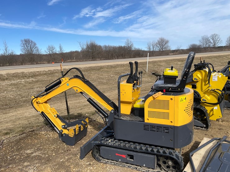 #900-•-landhonor-mini-excavator-image-7