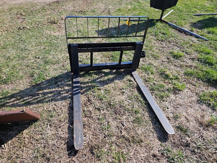 #550-•-walco-48"-pallet-forks-image-8