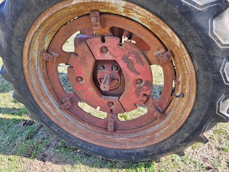 #526-•-farmall-h-tractor-image-33