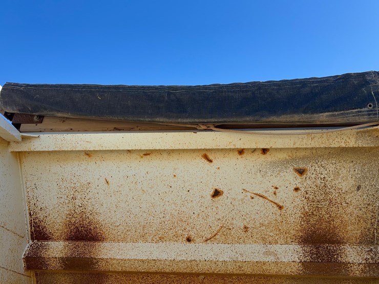 2011-dakota-gravel-trailer-image-22