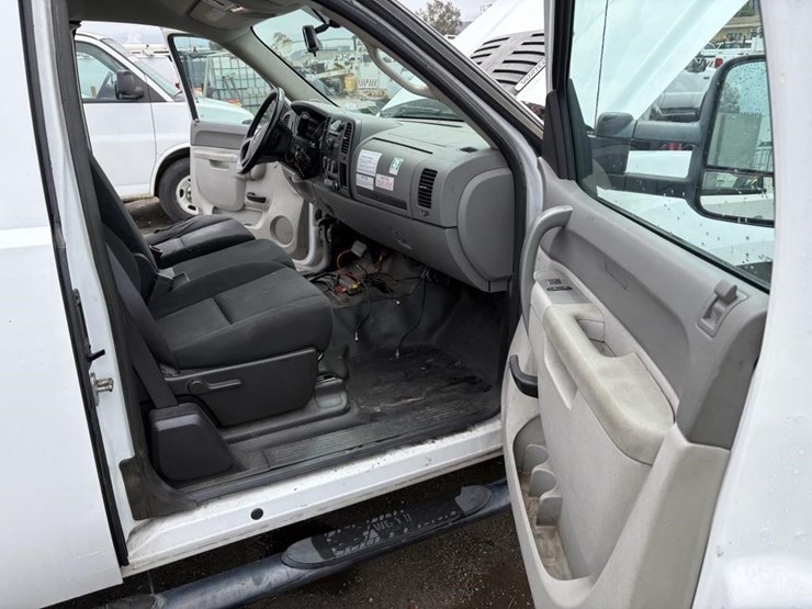 2012-gmc-sierra-2500-image-9