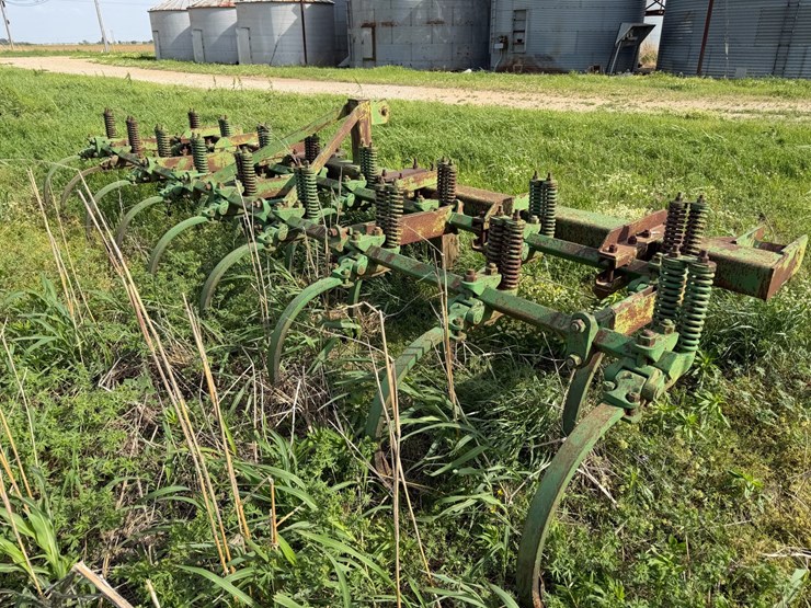 #45300-•-16'-chisel-plow-image-3