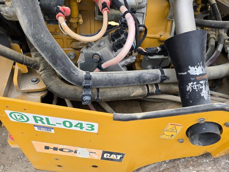 2018-caterpillar-cc24b-image-31