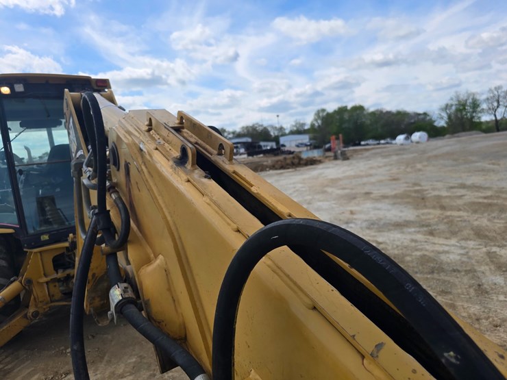 2005-caterpillar-420d-image-71