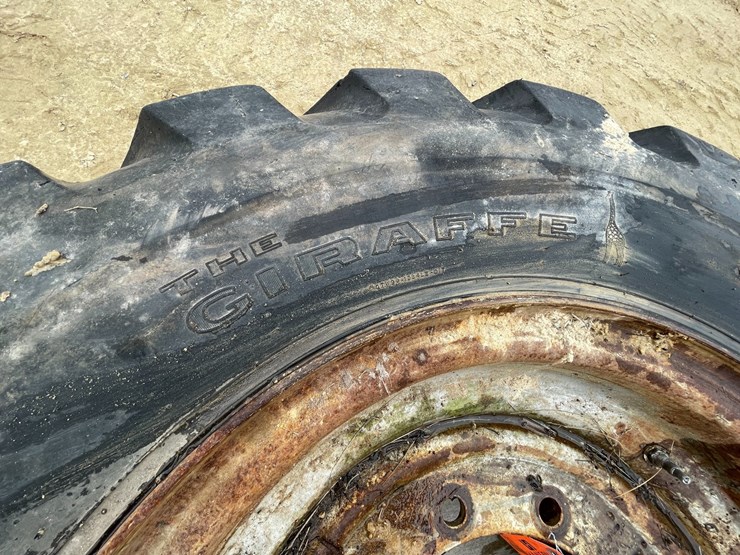 #7542-•-galaxy-brand-telehandler-tire-on-rim-image-8