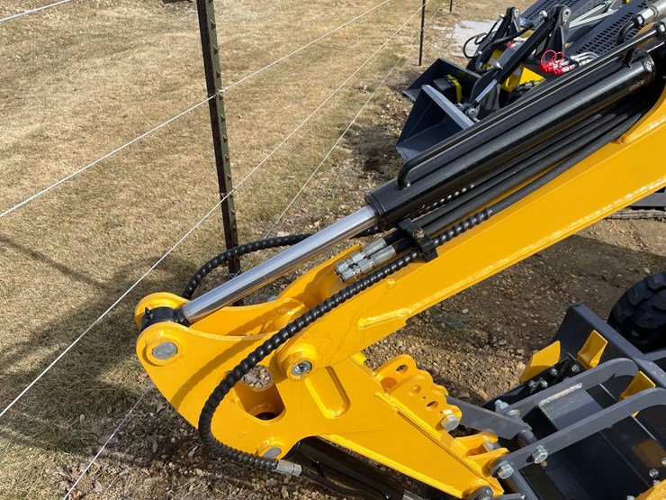 #900-•-landhonor-mini-excavator-image-11