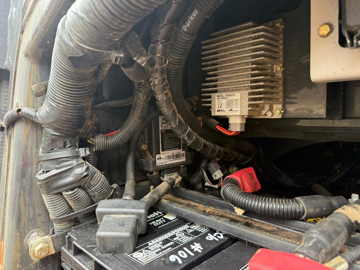 2016-case-1650m-image-50